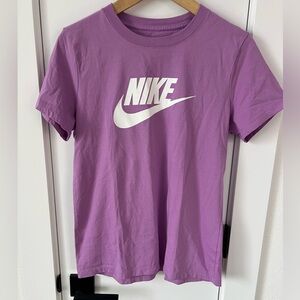 Lilac Women’s Nike Tee - Size Medium